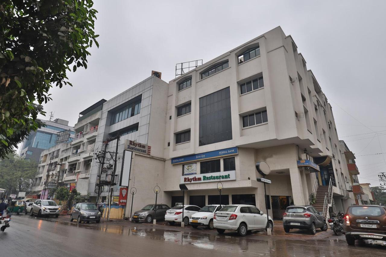 Capital O 1338 Hotel Harmony Rajkot Exterior foto