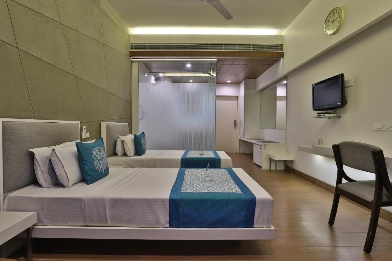 Capital O 1338 Hotel Harmony Rajkot Exterior foto