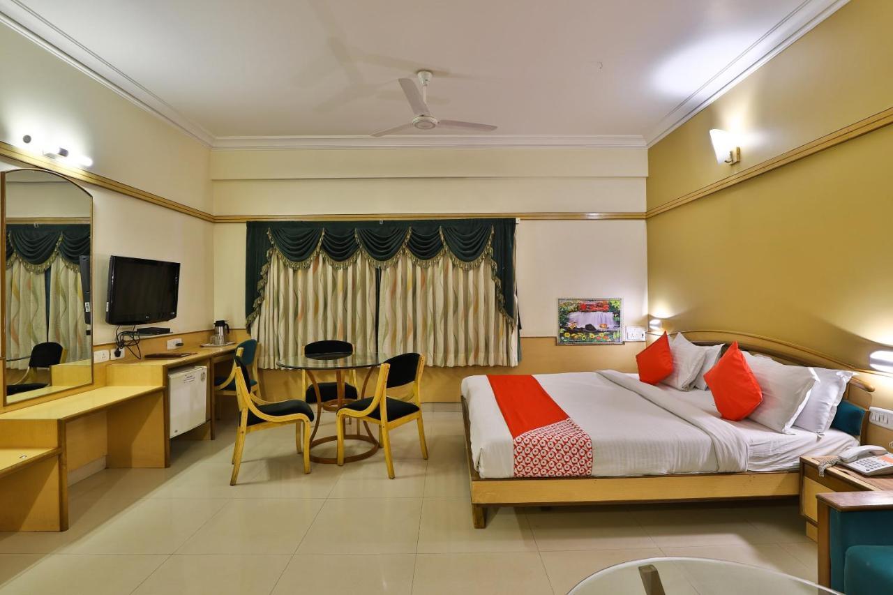 Capital O 1338 Hotel Harmony Rajkot Exterior foto