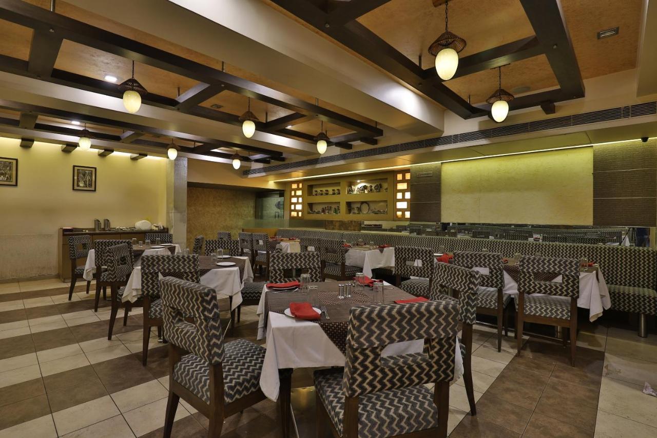 Capital O 1338 Hotel Harmony Rajkot Exterior foto
