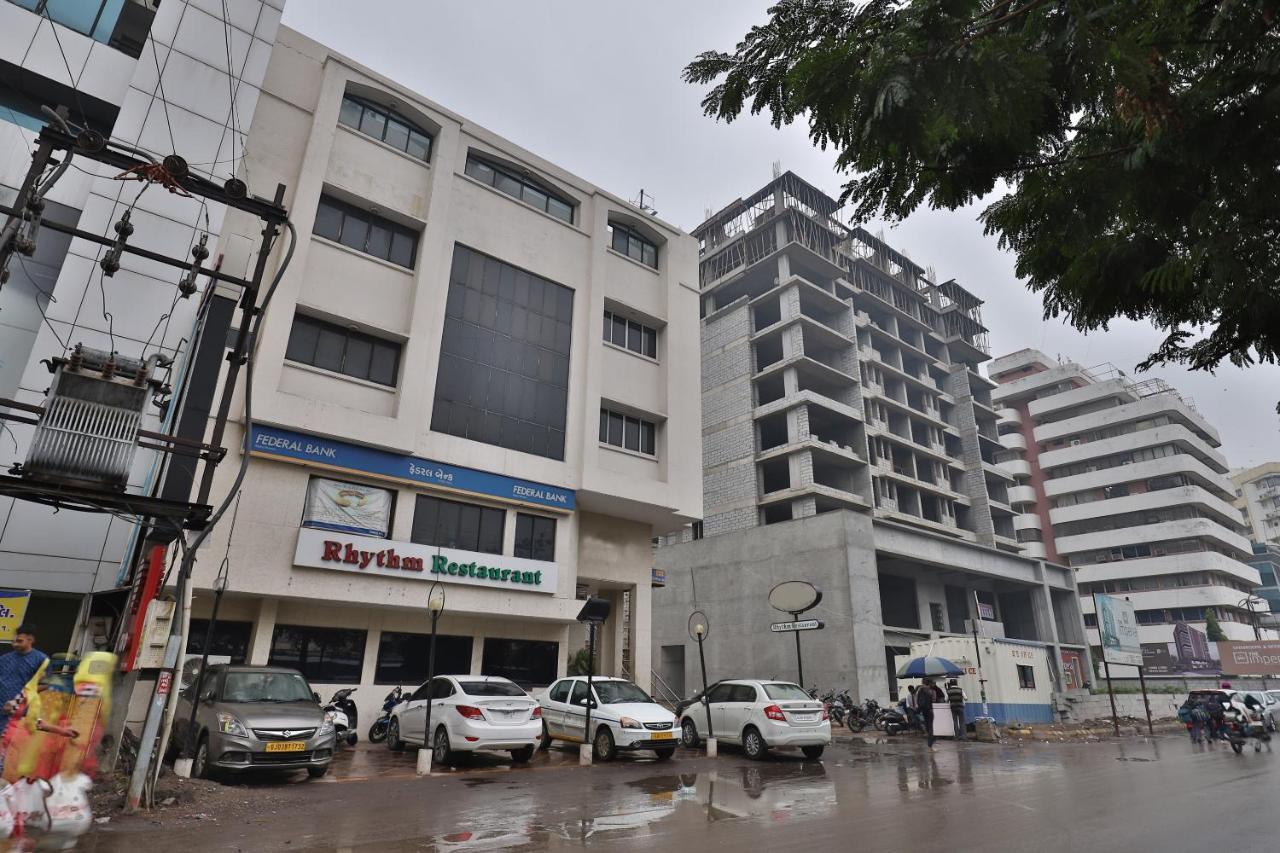 Capital O 1338 Hotel Harmony Rajkot Exterior foto